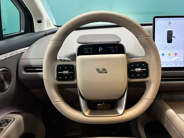 Li Auto i8 — Фото автомобиля 12