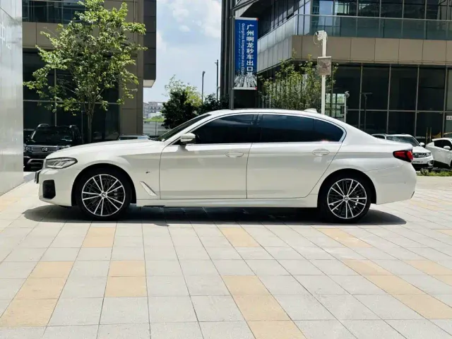 BMW 5 Series — Фото автомобиля 4