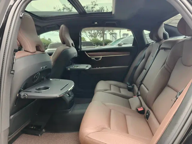 Volvo S90 — Фото автомобиля 9
