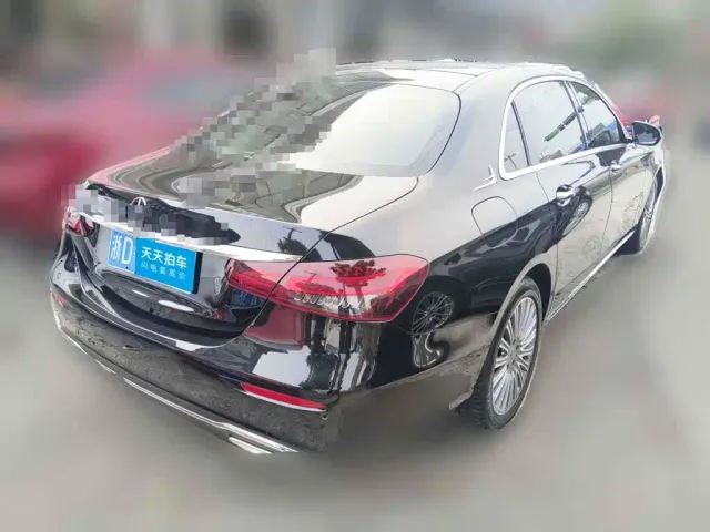 Mercedes-Benz E-Class — Фото автомобиля 2