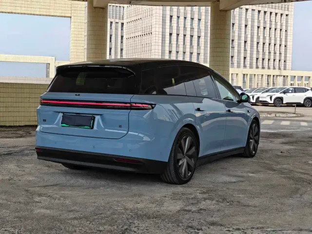 Li Auto i8 — Фото автомобиля 7