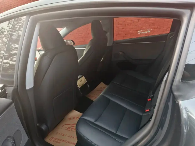 Tesla Model 3 — Фото автомобиля 8