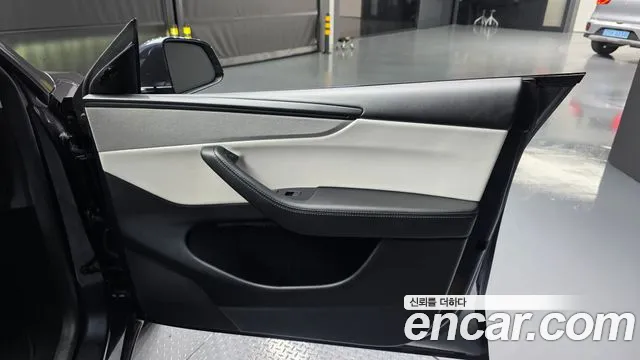 Tesla Model Y — Фото автомобиля 25