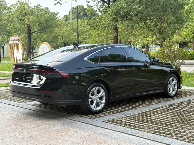 Honda Accord — Фото автомобиля 15