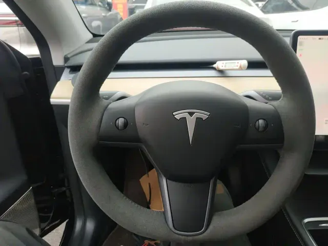 Tesla Model Y — Фото автомобиля 10