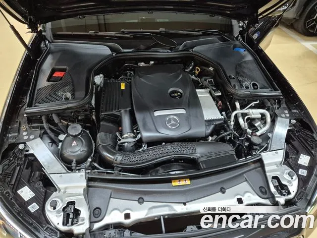 Mercedes-Benz E-Class — Фото автомобиля 20