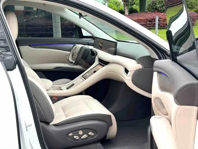 IM Motors LS6 — Фото автомобиля 5