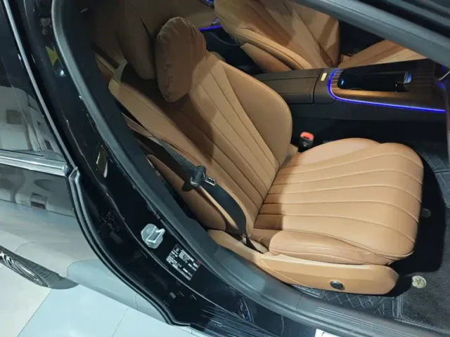 Mercedes-Benz E-Class — Фото автомобиля 24
