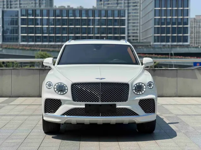Bentley Bentayga — Фото автомобиля 2