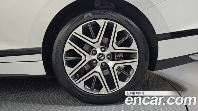 Hyundai Grandeur GN7 — Фото автомобиля 6