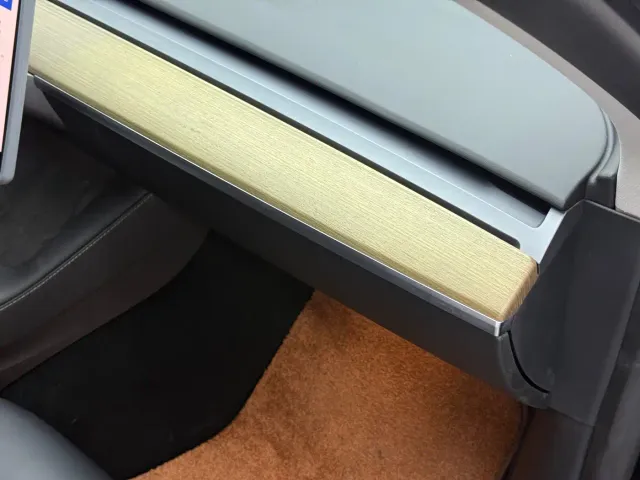 Tesla Model Y — Фото автомобиля 22