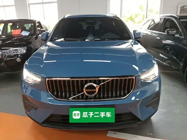 Volvo XC40 — Фото автомобиля 2