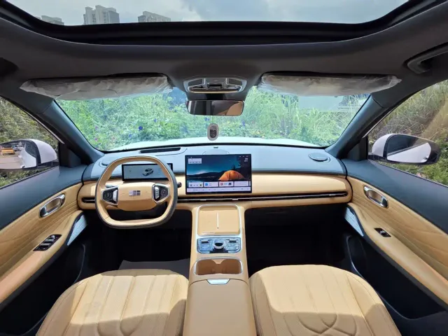 Geely Galaxy Starship 7 EM-i — Фото автомобиля 4