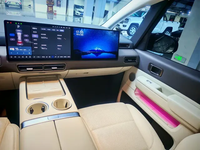 Li Auto MEGA — Фото автомобиля 11