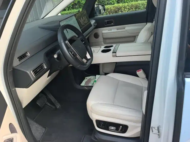 Li Auto MEGA — Фото автомобиля 9