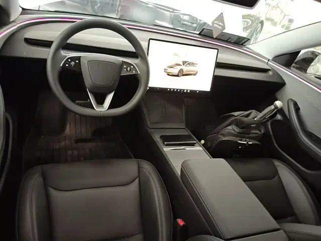 Tesla Model 3 — Фото автомобиля 9