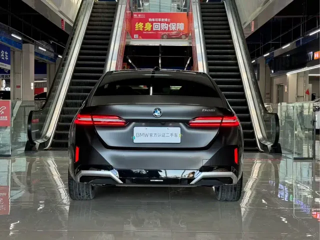 BMW 5 Series — Фото автомобиля 8