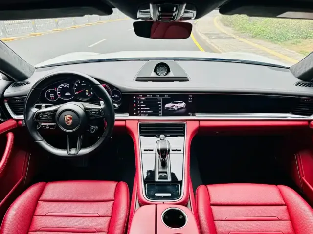 Porsche Panamera — Фото автомобиля 12