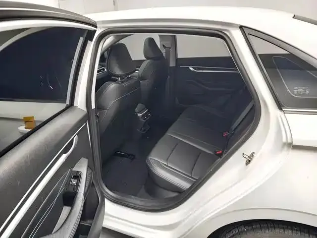 Geely Emgrand — Фото автомобиля 14