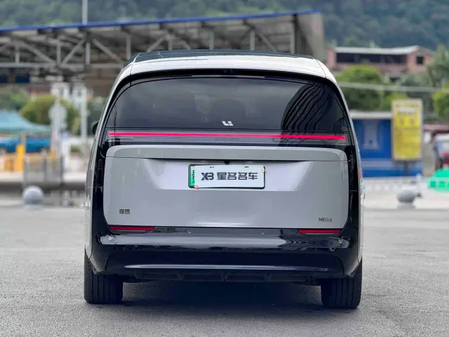 Li Auto MEGA — Фото автомобиля 11