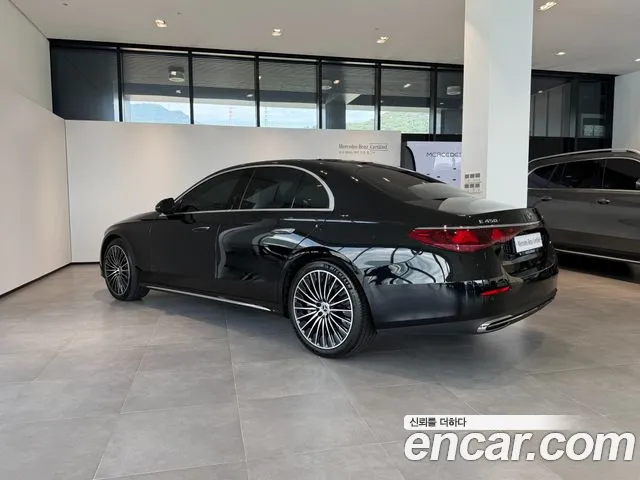 Mercedes-Benz E-Class — Фото автомобиля 3