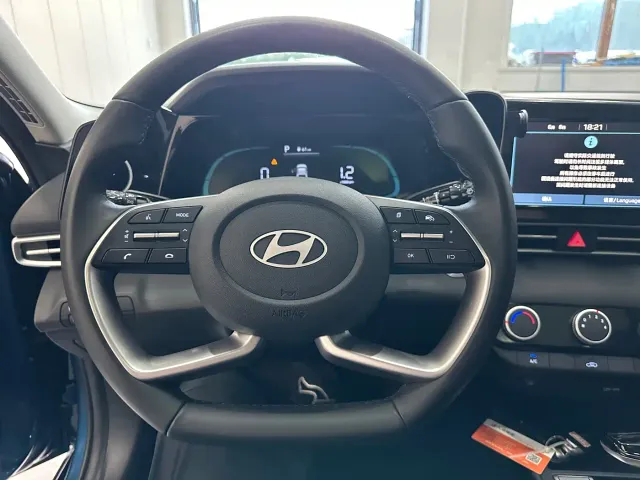 Hyundai Elantra — Фото автомобиля 9