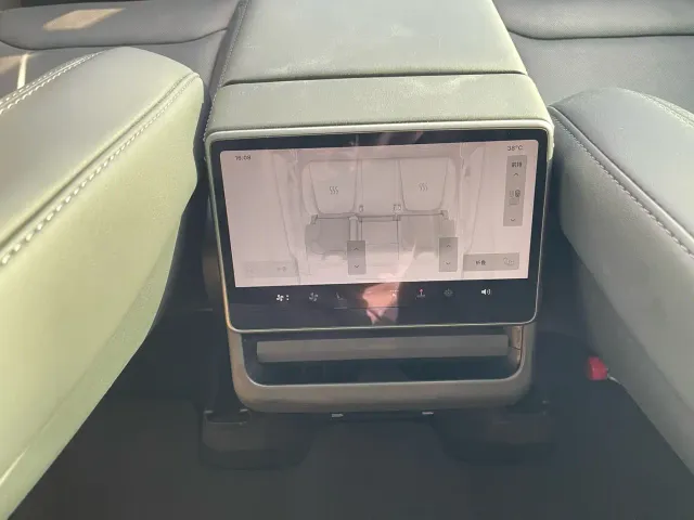 Tesla Model Y — Фото автомобиля 15