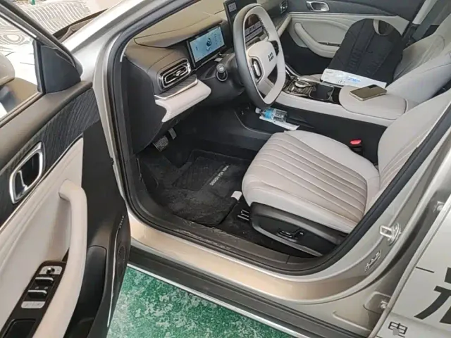 Geely Galaxy Stellar 6 — Фото автомобиля 11