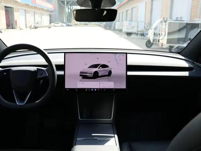 Tesla Model Y — Фото автомобиля 8