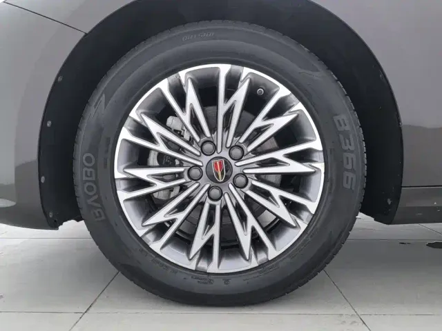 Hongqi H5 — Фото автомобиля 17
