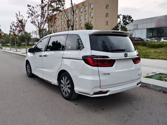 Honda Odyssey — Фото автомобиля 4