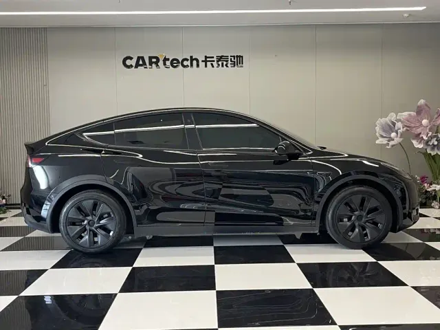 Tesla Model Y — Фото автомобиля 4