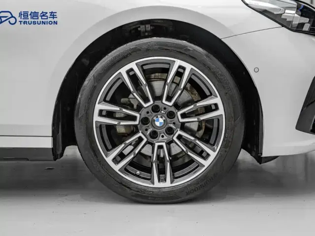 BMW 5 Series — Фото автомобиля 7