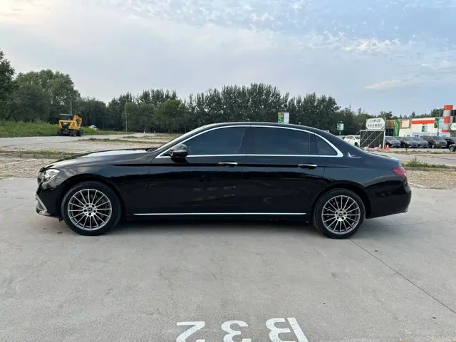 Mercedes-Benz E-Class — Фото автомобиля 7