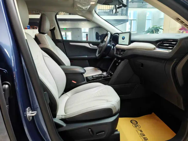 Ford Escape — Фото автомобиля 10