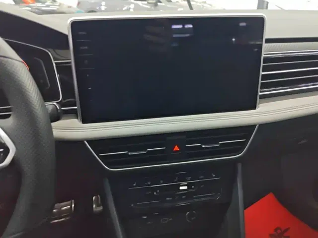 Volkswagen Tiguan L — Фото автомобиля 12