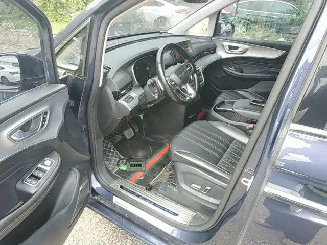 Roewe iMAX8 — Фото автомобиля 15