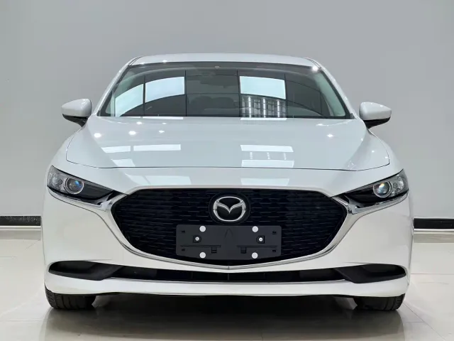 Mazda Axela — Фото автомобиля 2