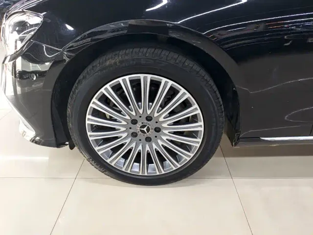 Mercedes-Benz E-Class — Фото автомобиля 22