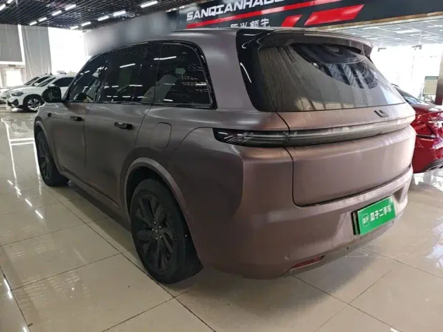 Li Auto L8 — Фото автомобиля 4