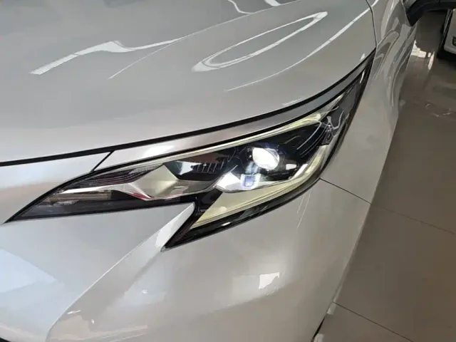 Toyota Sienna — Фото автомобиля 23