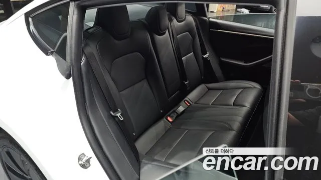 Tesla Model 3 — Фото автомобиля 26