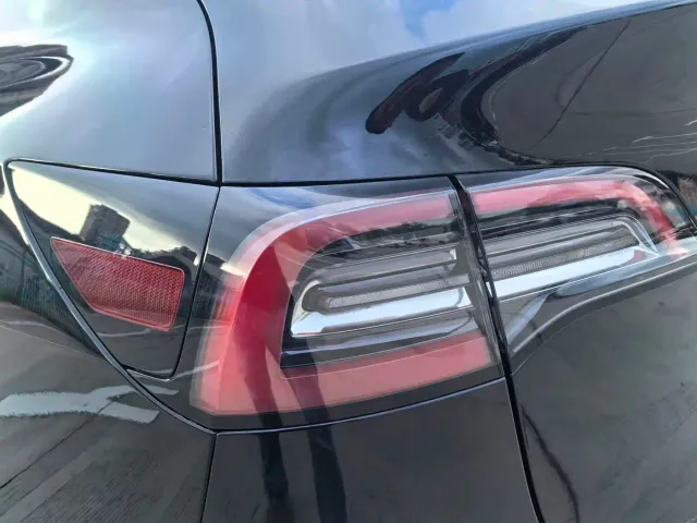 Tesla Model Y — Фото автомобиля 30