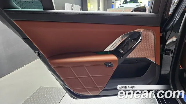 BMW 7-Series 7 серия (G70) 740i xDrive M Sport — Фото автомобиля 25