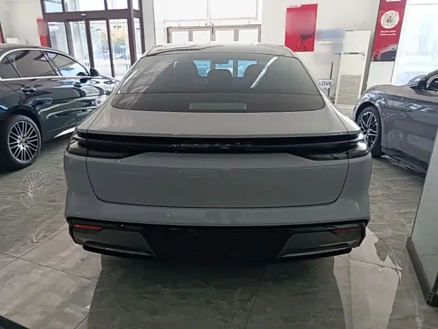 Geely Galaxy E8 — Фото автомобиля 5