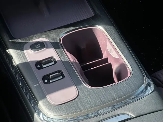 Xiaomi SU7 — Фото автомобиля 21