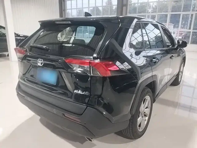 Toyota RAV4 — Фото автомобиля 6