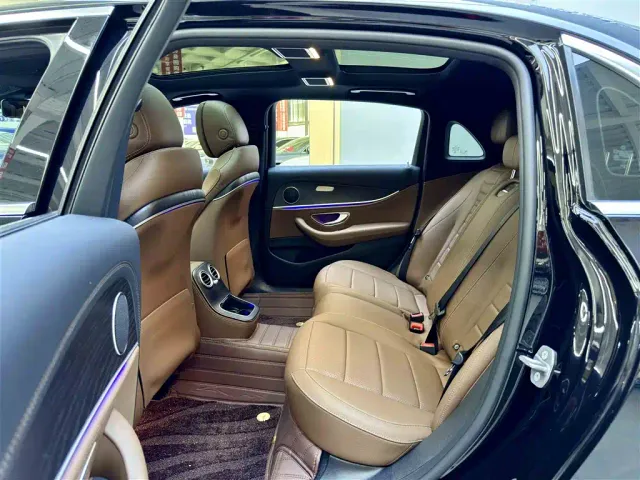 Mercedes-Benz E-Class — Фото автомобиля 7