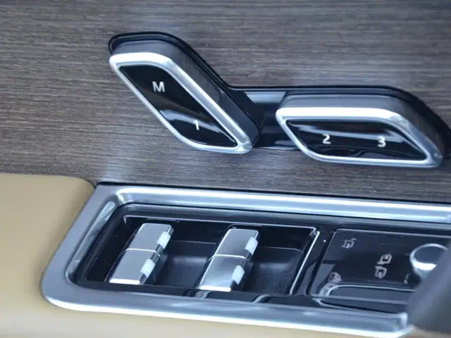 Land Rover Range Rover — Фото автомобиля 12