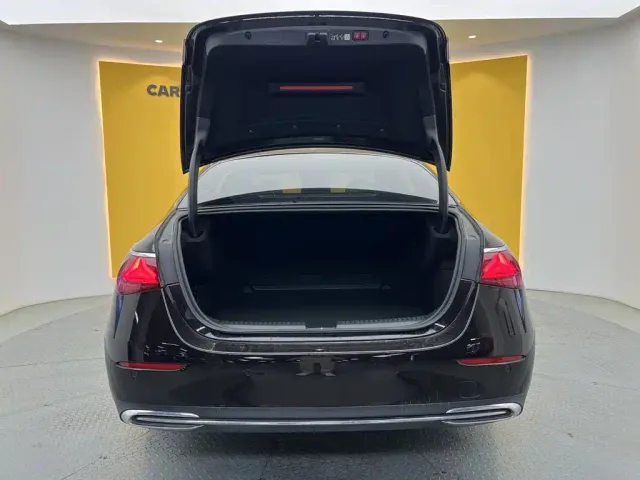 Mercedes-Benz E-Class — Фото автомобиля 9